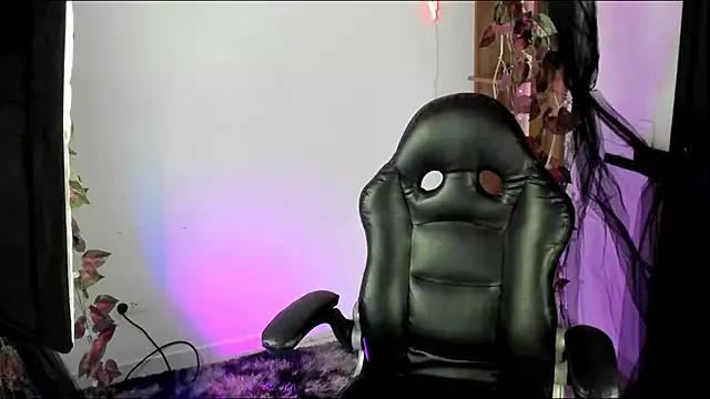 Shinny_Crystal from StripChat