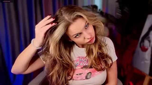 SilentHowl from StripChat