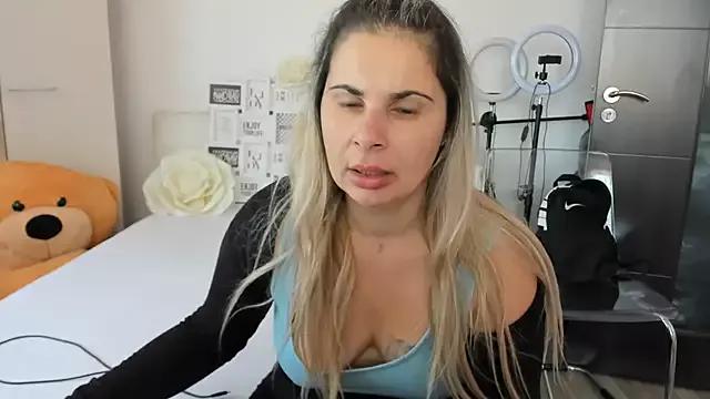sweetemy4u from StripChat