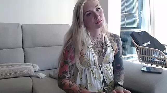 tattoobbgirl from StripChat