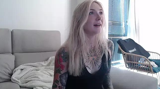 tattoobbgirl from StripChat