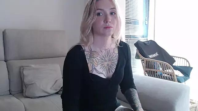 tattoobbgirl from StripChat