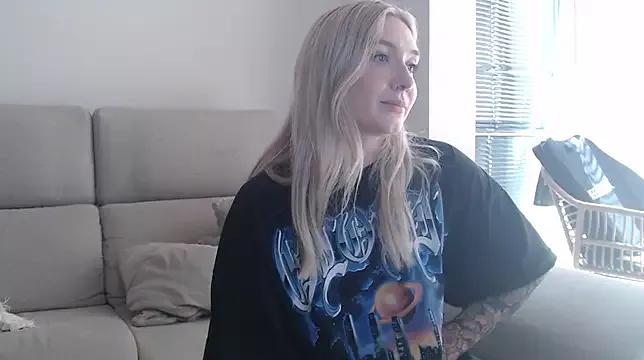 tattoobbgirl from StripChat