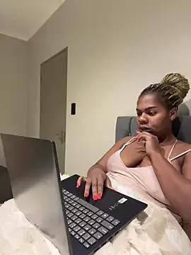 Naked Room Thicke_phatass_dee 