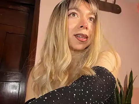 victoria_qq from StripChat