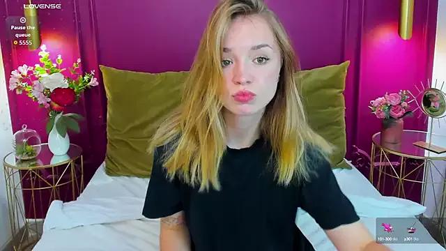 VirginOlly from StripChat