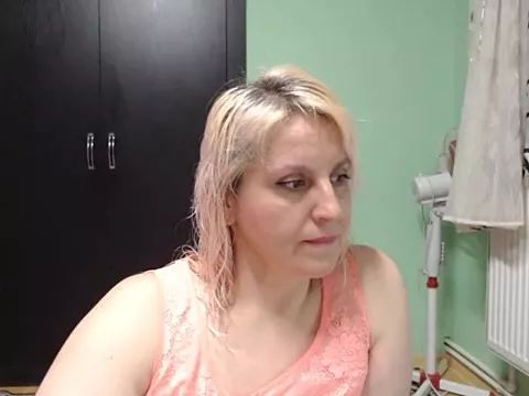 xmaria from StripChat is Freechat