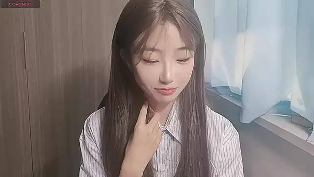 Yoo-99 from StripChat