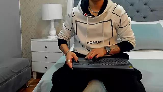 ZoeKrug from StripChat