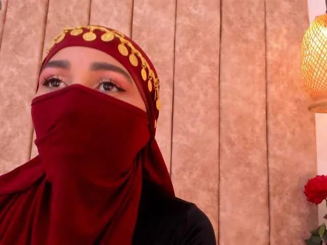 -Alisha — It ignites me a good talk that goes up little by little ... the accomplices looks, safety, mischievous humor and that energy that makes the skin stand without the need to touch.