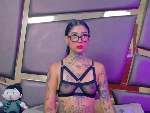 EmilieeLake on BongaCams