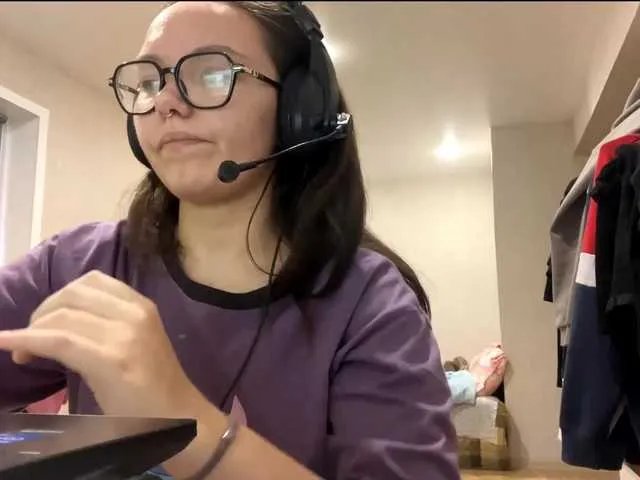 EsterAiu on BongaCams 