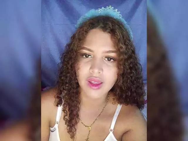 FANNIE22 on BongaCams 