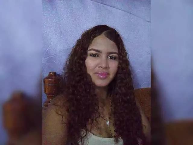 FANNIE22 on BongaCams 