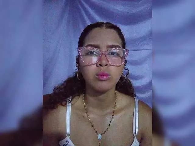 FANNIE22 on BongaCams 