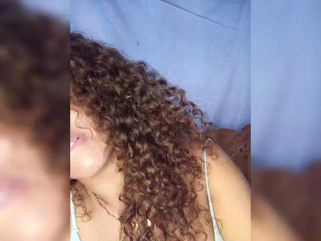 FANNIE22 on BongaCams 