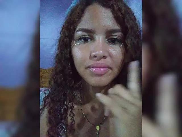 FANNIE22 on BongaCams 