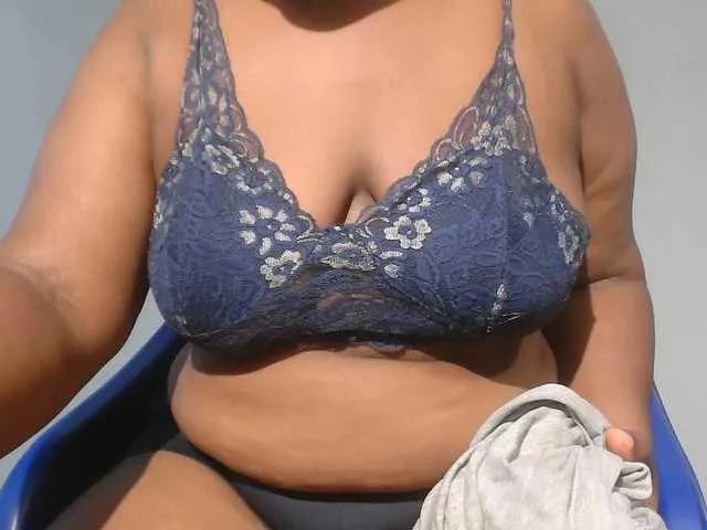 Freakyslut5 on BongaCams