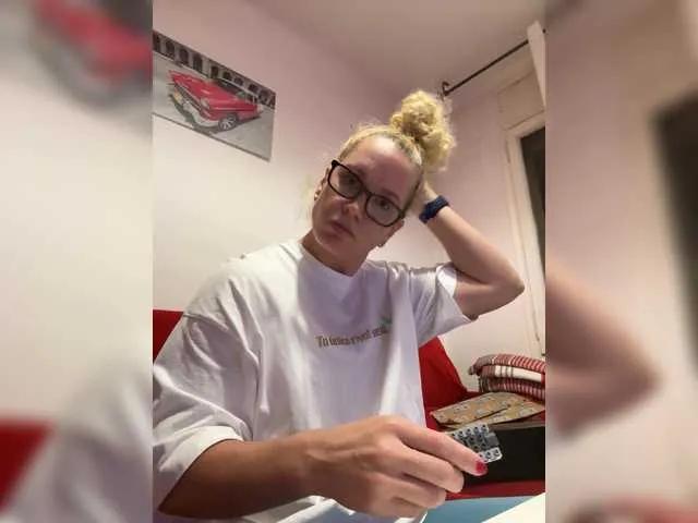 Latinasexy4 on BongaCams