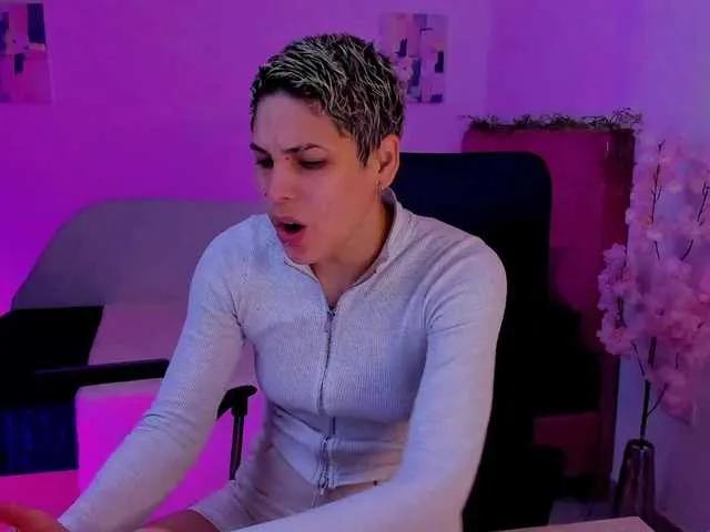 LauraR — I'm turned on by intense glances and good conversations that slowly raise the temperature.