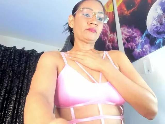 lazzy-blake on BongaCams 