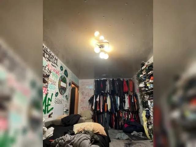 lyricssa on BongaCams