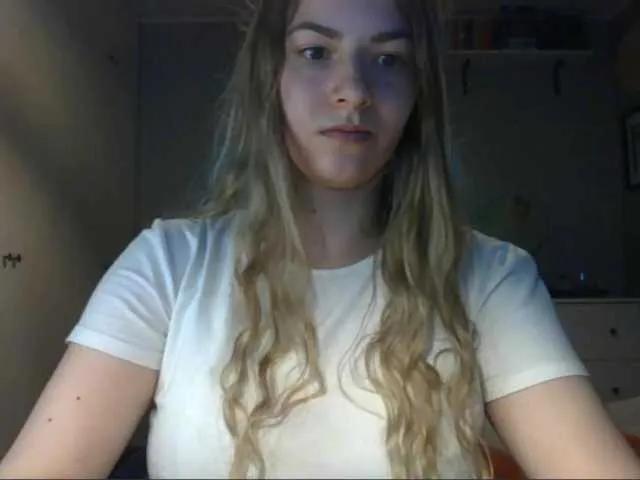 RosieJune on BongaCams