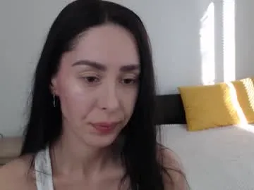 brunettgirl_