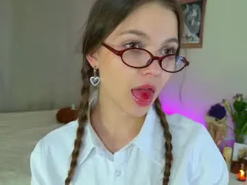 charming_bliss on Chaturbate