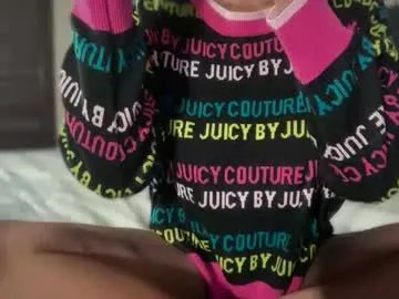 cum2charmxx on Chaturbate