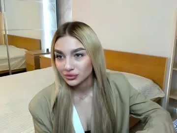 ellamilla on Chaturbate