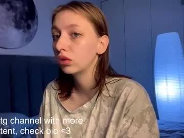 ellie_hollow on Chaturbate 