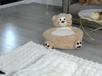 ellyxxxelly on Chaturbate 