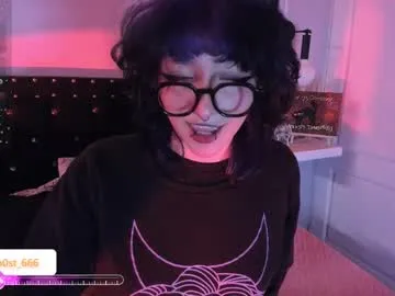 ghosty_doll on Chaturbate