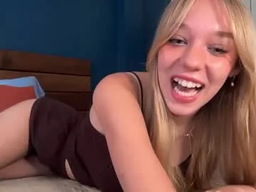 lovebelle33 — Back on the screen, come say HI!