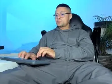 maxi_mux1 on Chaturbate