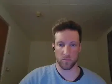 moms_little_monster on Chaturbate