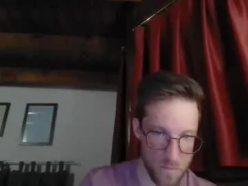 moms_little_monster on Chaturbate