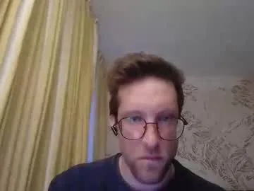 moms_little_monster on Chaturbate