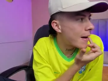 nascary_fox — GOAL: Get hard with you and moaning your name [100 tokens remaining] 