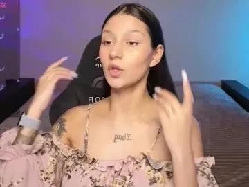 nikolgoldy — GOAL: Show belly [21 tokens left]