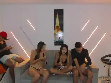 nympho_nathy_sophi on Chaturbate