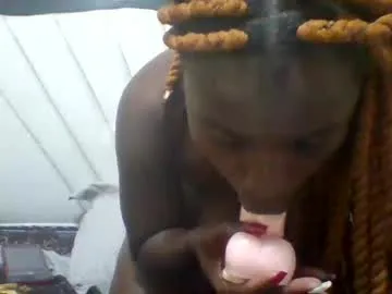 queen_wow2 on Chaturbate