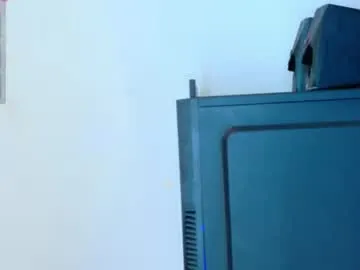 r3d_moons__ on Chaturbate