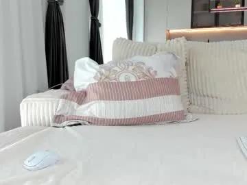 saradiamond01 on Chaturbate 