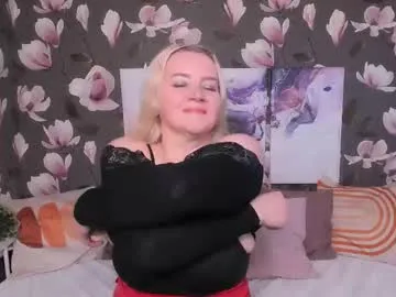 victoria_notti — GOAL: Stay topless [304 tokens remaining] My first day  #milf #blonde #mature #bigboobs #curvy