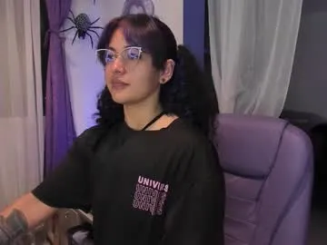witchofhearts on Chaturbate