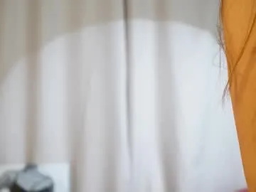 yeepshyy — sensual touches my body #18 #skinny #shy #natural #young [64 tokens remaining]