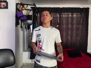 bradley_strong on Flirt4Free