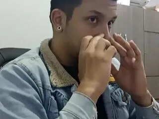 connor_wollf on Flirt4Free